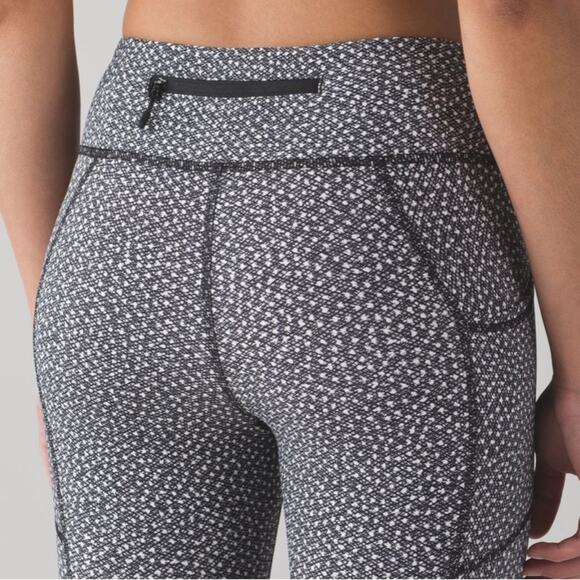 Lululemon Tight Stuff Crop II (15") SZ 4 - Picture 4 of 14